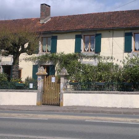 La Maison Jaune Acomodação com café da manhã Bouresse Exterior foto