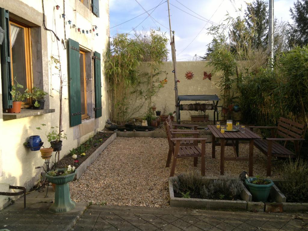La Maison Jaune Acomodação com café da manhã Bouresse Exterior foto